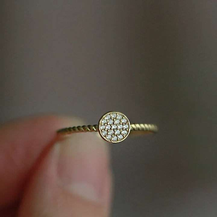 Elegant Round Style Ring